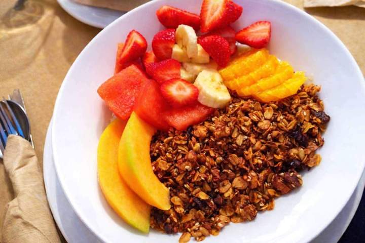 Granola et fruits frais Beaupré